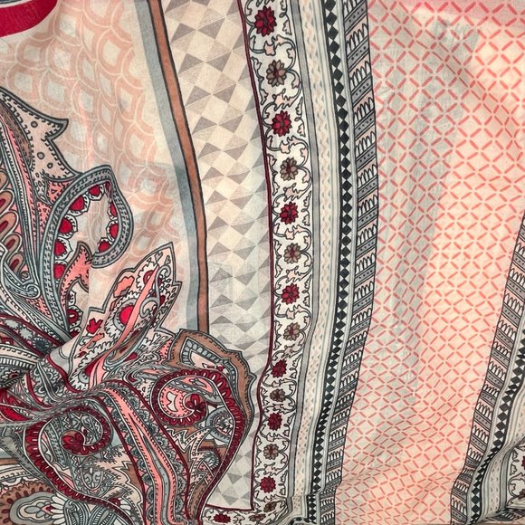 Vintage Bohemian Fringe Shawl — Paisley & Geometric Fusion (130 × 130 cm) - Picture 4 of 16